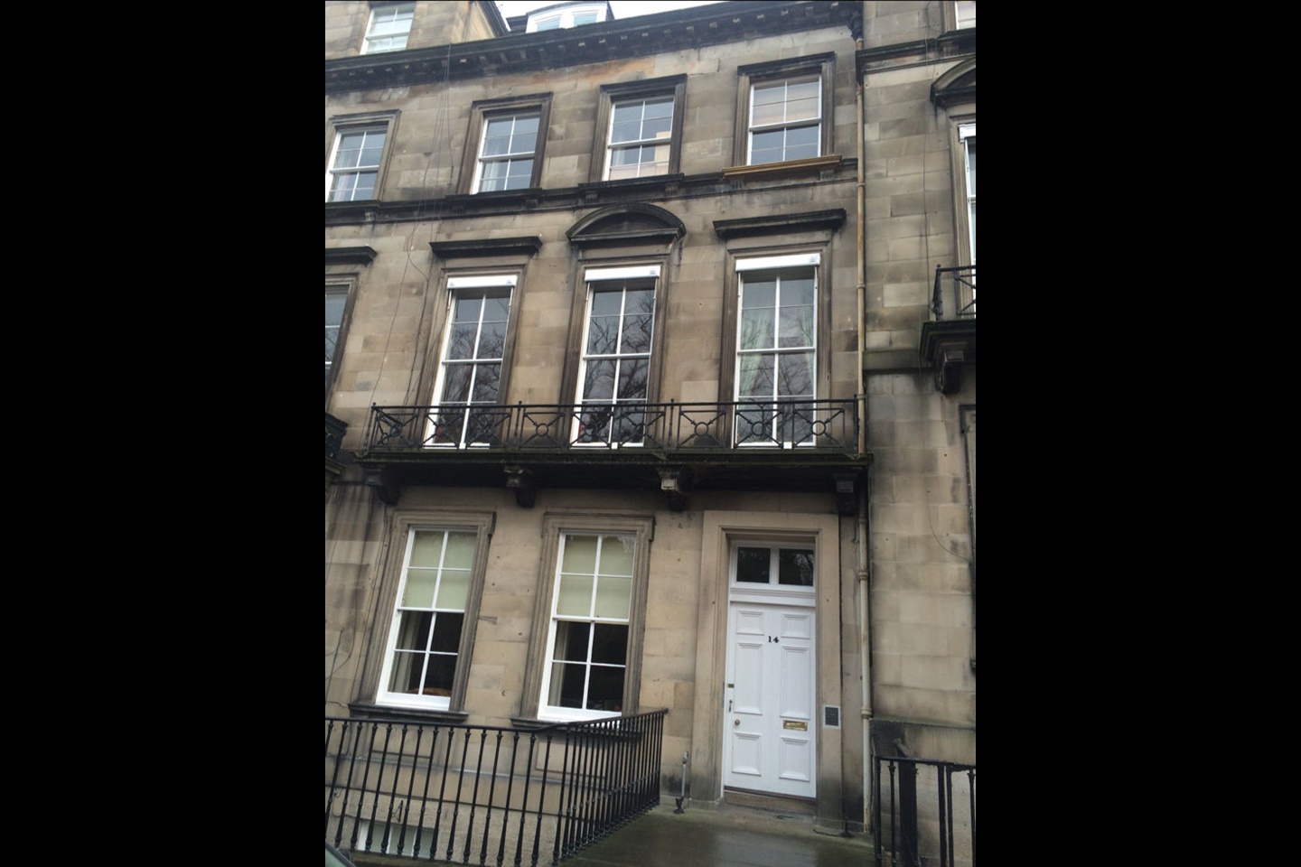 2 Bed Flat, Clarendon Crescent, EH4 photo 3