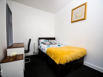 Room in a Shared House, Langworthy Road, M6