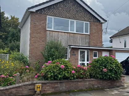 3 Bed Detached House, Tyn Y Parc, LL15