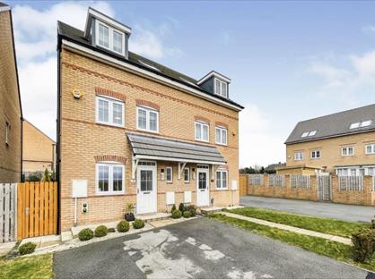 3 Bed Semi-Detached House, Fergusson Walk, LS27