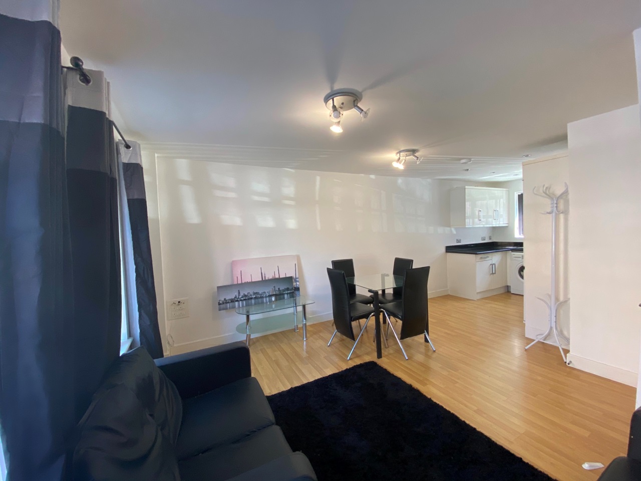2 Bed Flat, West Point, DE1 photo 3