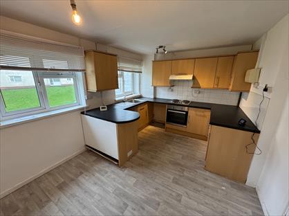 2 Bed Flat, Blenheim Court, SA61