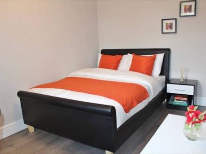 Room in a Shared House, Shaw Heath, SK2