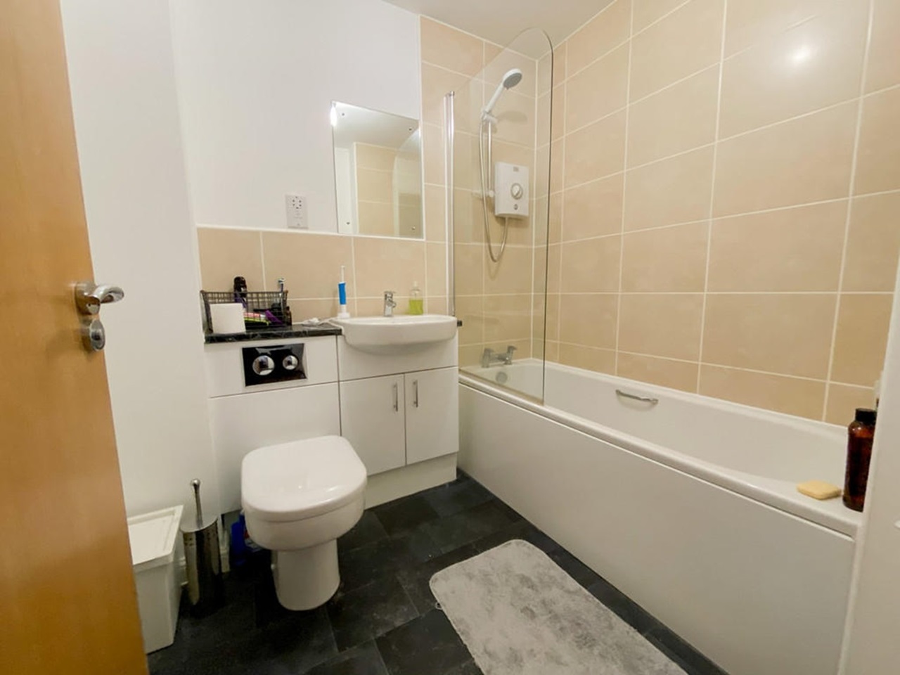 1 Bed Flat, Cathedral View, DE1 photo 5