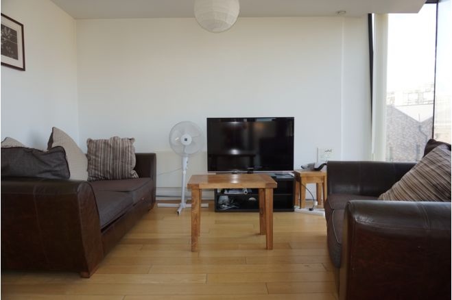 2 Bed Flat, Islington Wharf, M4 photo 2