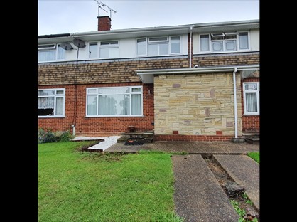 3 Bed Terraced House, Skreens Court, CM1
