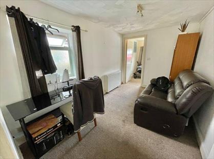 2 Bed Flat, High Street, GL14