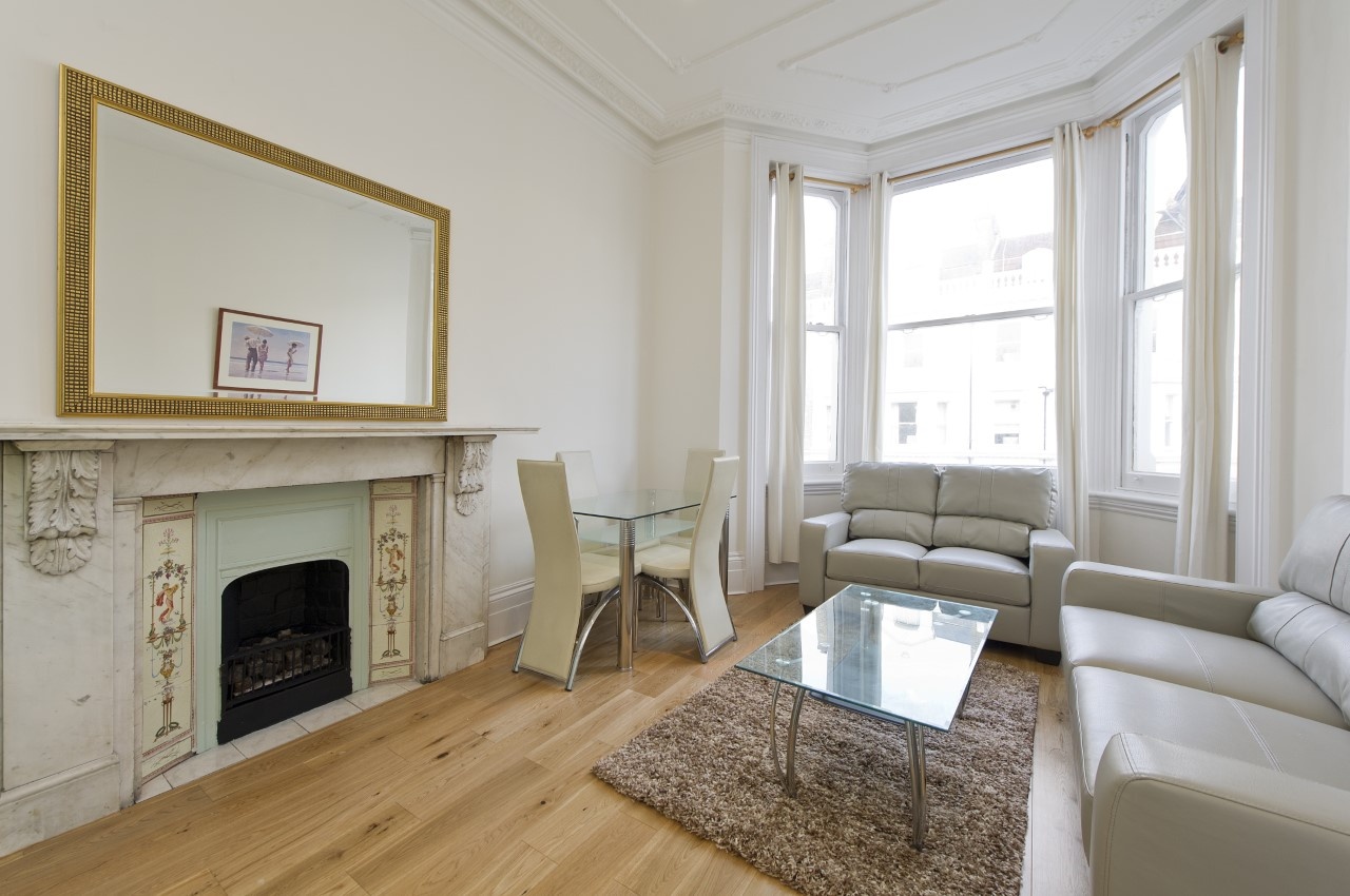 2 Bed Flat, Coleherne Road, SW10 photo 2