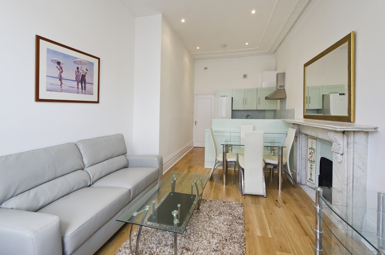 2 Bed Flat, Coleherne Road, SW10 photo 4