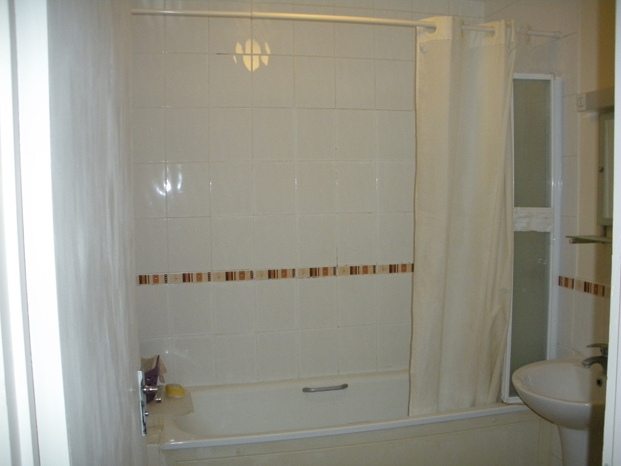 Reading Room in a Shared House, Elgar Road, RG2 To Rent Now for £