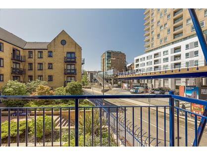 Room in a Shared Flat, Peninsula Court, E14