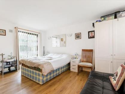 Studio Flat, Bowles Hall, TW8