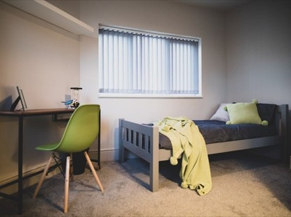 Room in a Shared House, Happy Land North, WR2