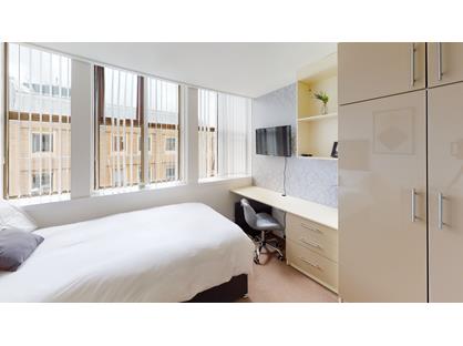 Studio Flat, Pall Mall, L3