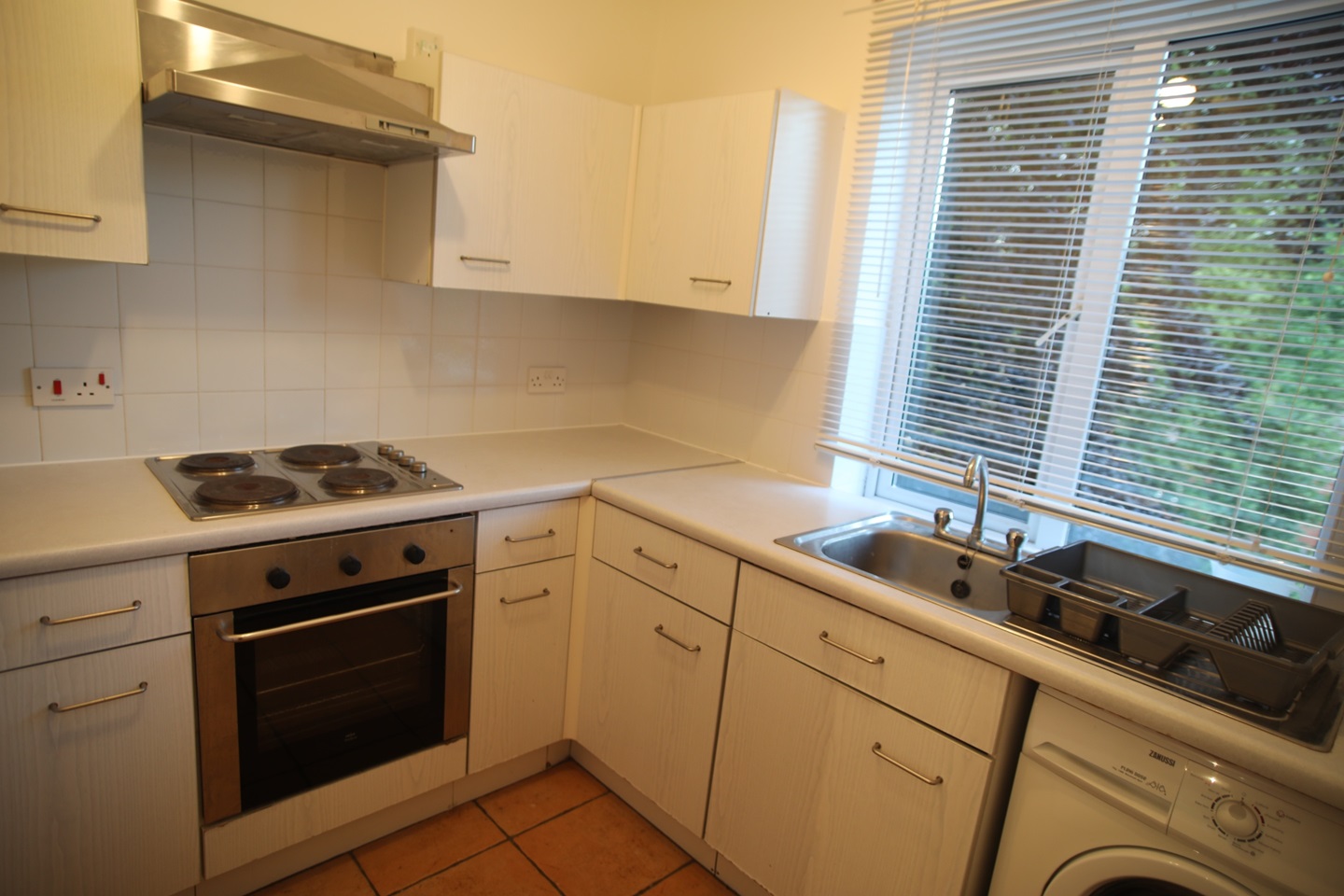 2 Bed Flat, Meanwood Heights, LS7 photo 5