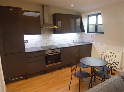 1 Bed Flat, Shepherds Bush Road, W6