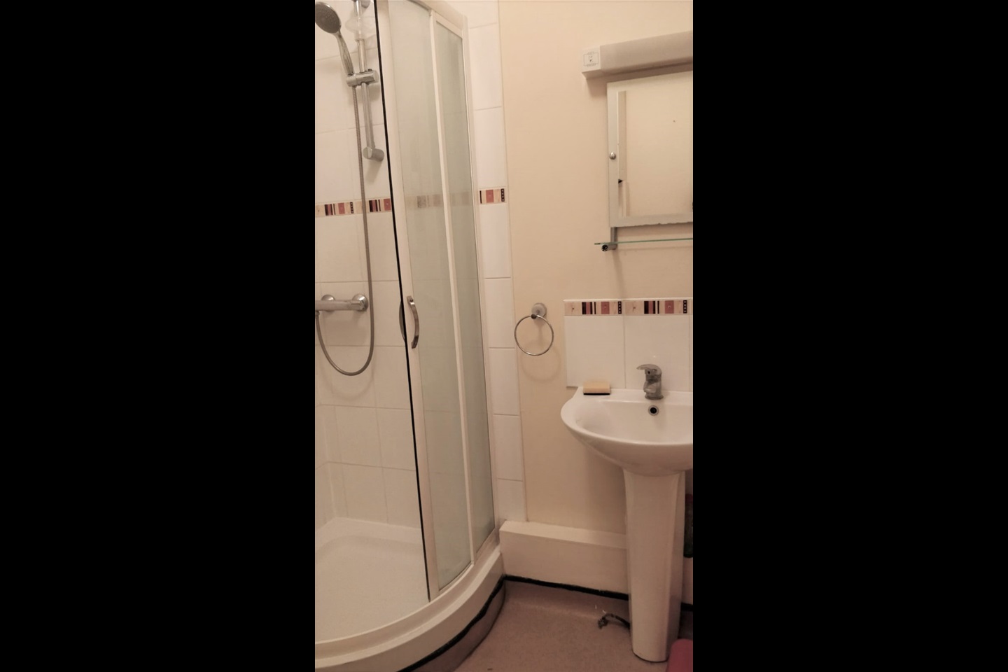 1 Bed Flat, Elgar Road, RG2