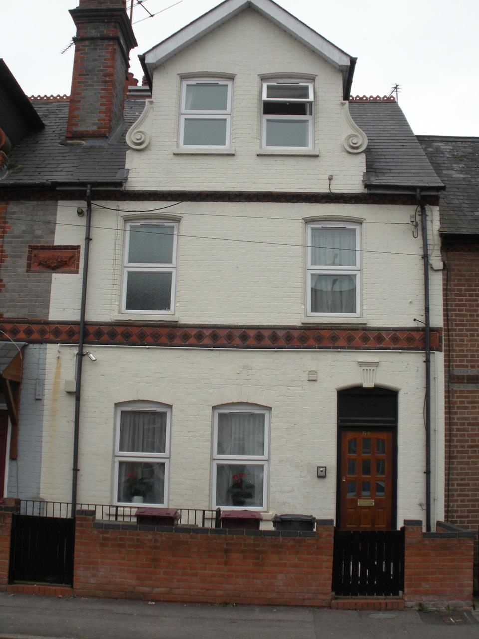 1 Bed Flat, Elgar Road, RG2 photo 2
