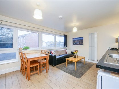 4 Bed Maisonette, Forth House, E3