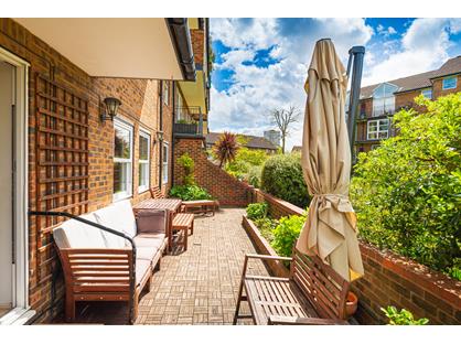 3 Bed Flat, Paveley Drive, SW11