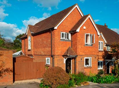 3 Bed End Terrace, Collards Gate, GU27
