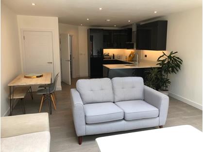 3 Bed Semi-Detached House, Thornhill Road, KT6