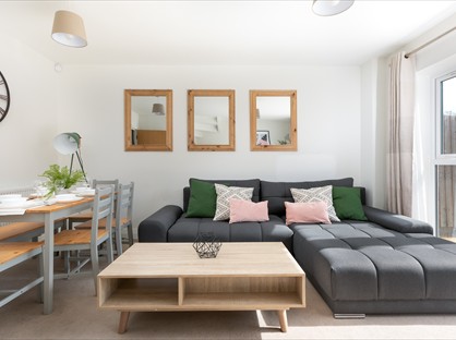 3 Bed Terraced House, Meyers Close, SL3