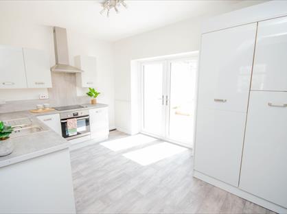 3 Bed End Terrace, Avenue Parade, BB5