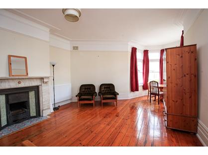 Studio Flat, Halesworth Road, SE13