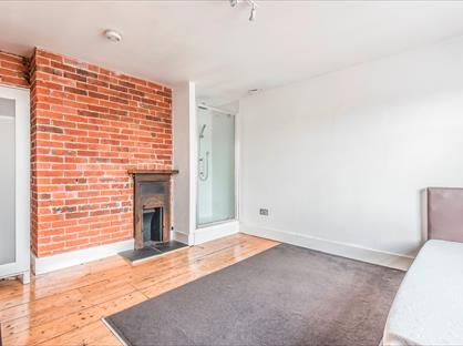 Bedsit, Park Street, GU1