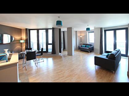 2 Bed Flat, City South, M15