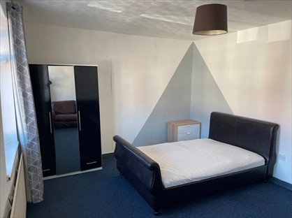 Room in a Shared House, Avondale Road, WV6