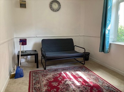 Studio Flat, Grove Road, LU1