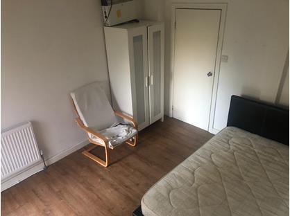 Room in a Shared House, Perth Road, N22