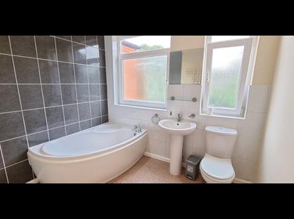 3 Bed Flat, Newland Park, HU5