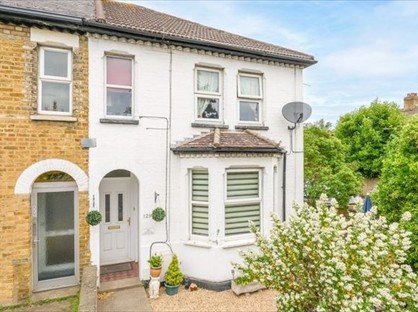 2 Bed Maisonette, Terrace Road, KT12