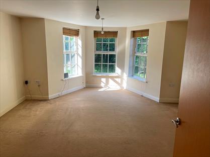 2 Bed Flat, Florey Gardens, HP20