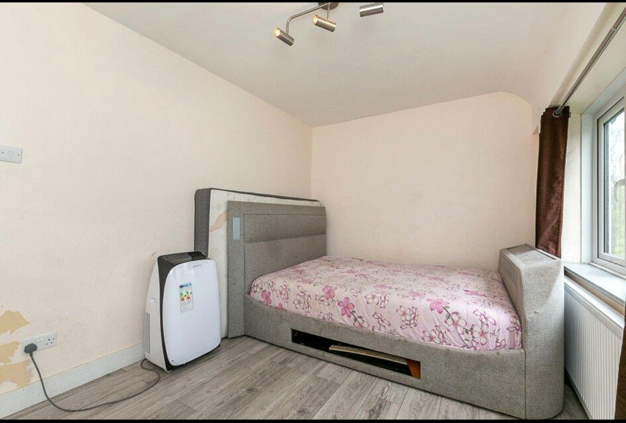 New Addington, Croydon 2 Bed SemiDetached House, Walsingham Road