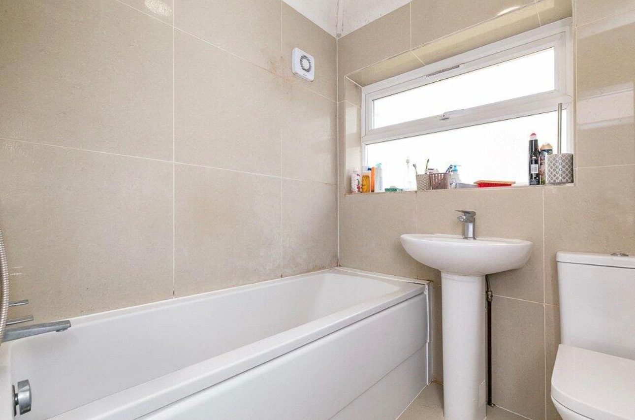 New Addington, Croydon 2 Bed SemiDetached House, Walsingham Road