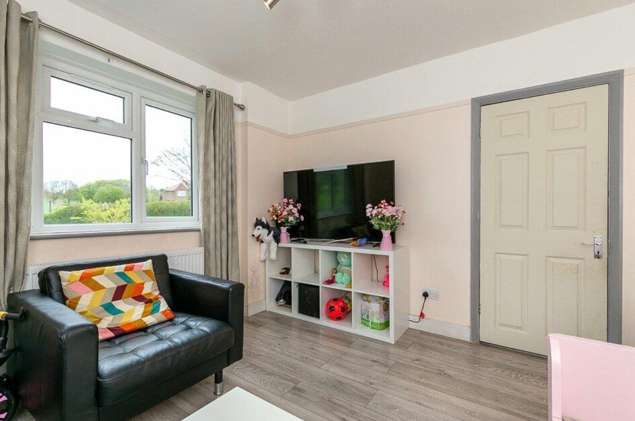 New Addington, Croydon 2 Bed SemiDetached House, Walsingham Road