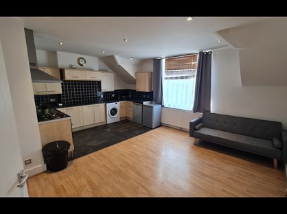 1 Bed Flat, Lower Addiscombe Road, CR0