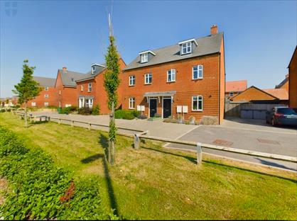 3 Bed Semi-Detached House, Emerald Way, HP22