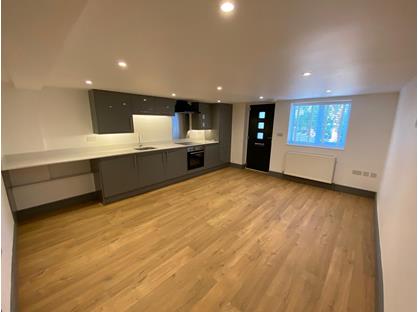 2 Bed Flat, Grattons Drive, RH10