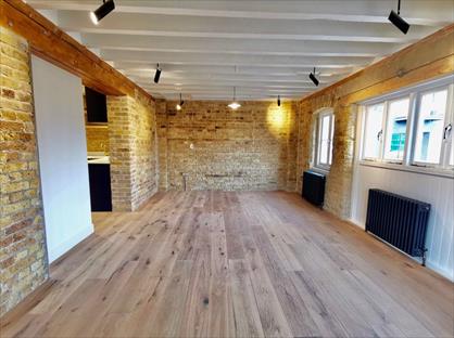 2 Bed Flat, Old Granary - Town Quay, IG11