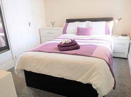 Room in a Shared House, Barton Road, M32