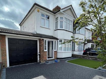 3 Bed Semi-Detached House, Heather Gardens, RM1