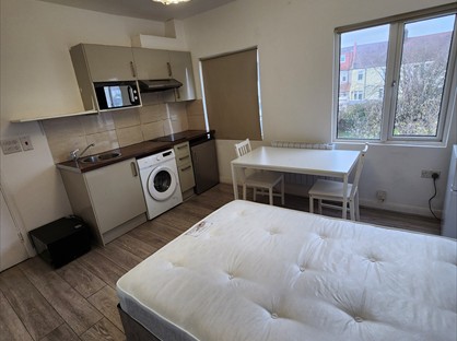 Studio Flat, Silverleigh Road, CR7