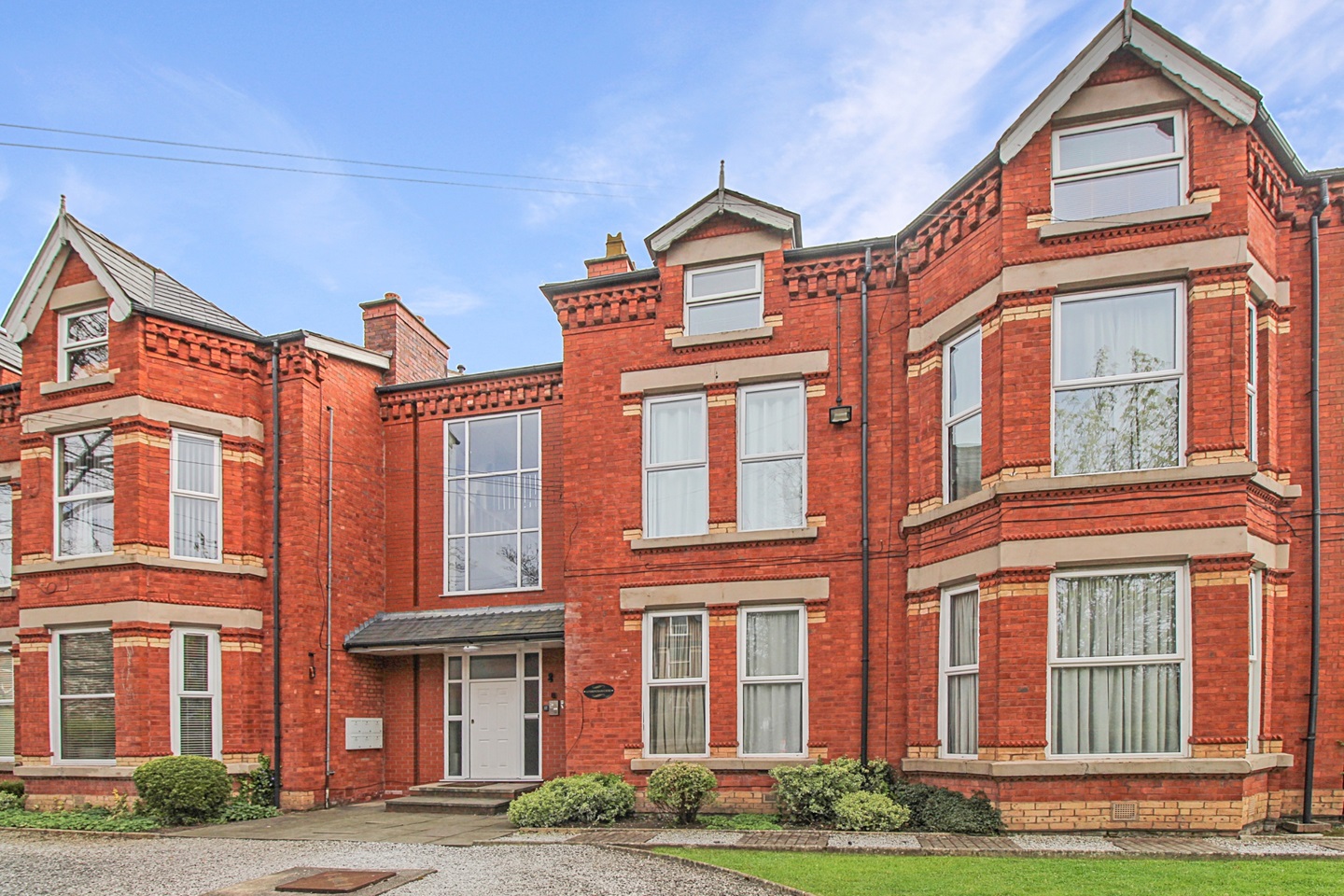 Liverpool - 2 Bed Flat, Aigburth Road, L17 - To Rent Now for £900.00 p/m