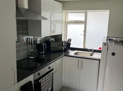 1 Bed Flat, High Street, SP10