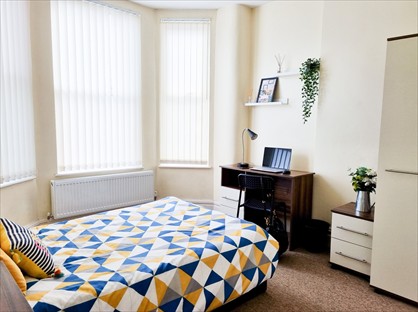Room in a Shared House, Barton Road, M32